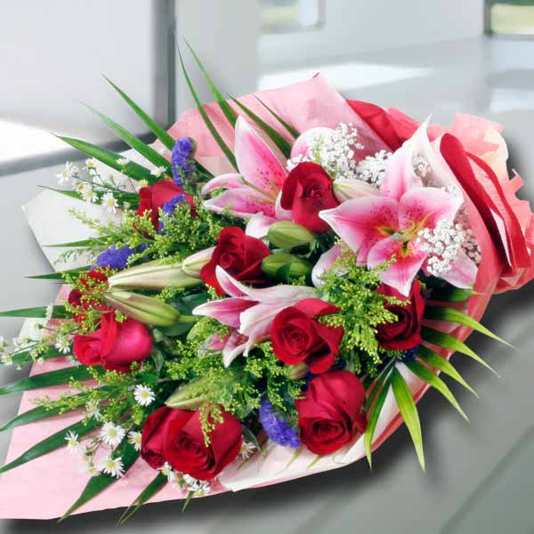 10 Red Roses 3 Pink Lilies Handbouquet