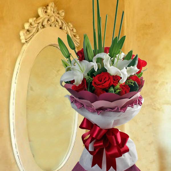 3 Lilies &amp; 12 Red Roses Hand Bouquet Special Design