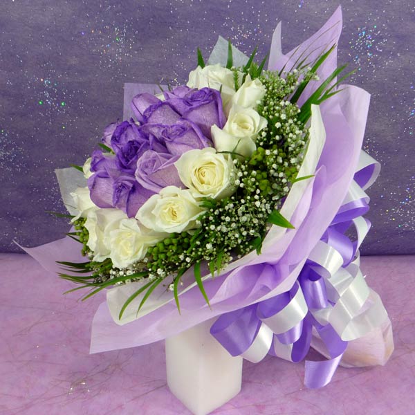 24 Roses ( 12purple 12white ) Hand bouquet