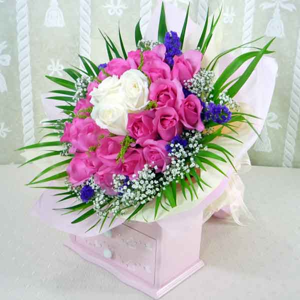 22 Hot Pink &amp; 3 White Roses Hand Bouquet