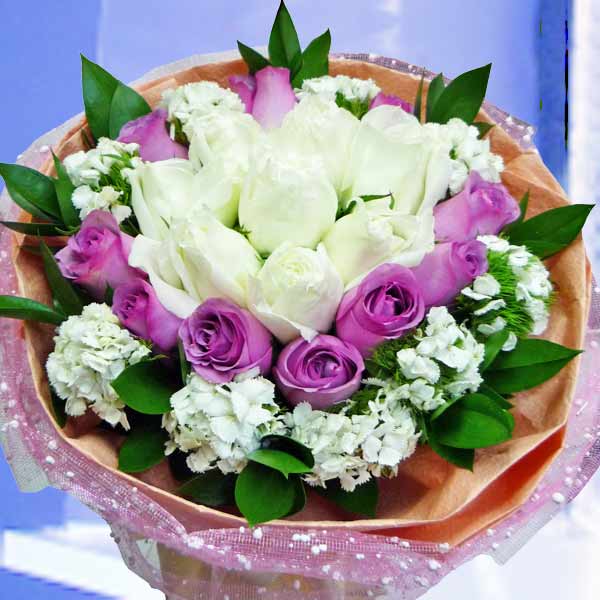 12 Purple &amp; 8 White Roses Hand Bouquet