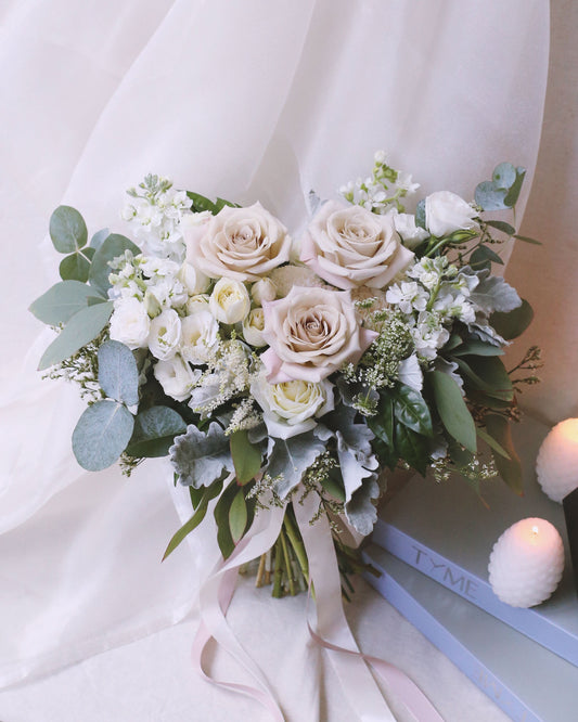 Luna Istana Frontal Bridal Bouquet