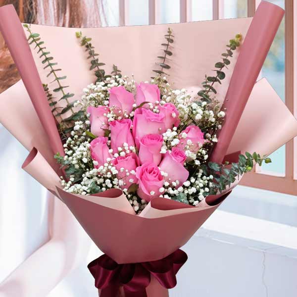 12 Hot Pink Roses Long Wrapping Hand Bouquet