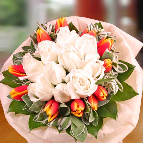 10 (2Tone Yellow/Red ) Tulips &amp; 10 White Roses Hand Bouquet